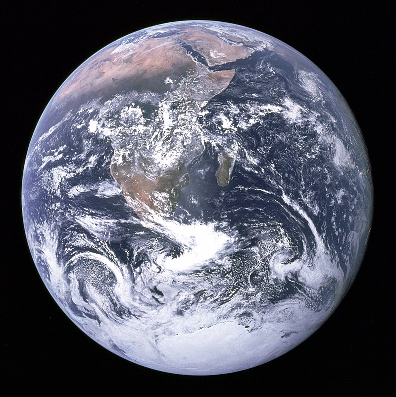800px-The_Earth_seen_from_Apollo_17